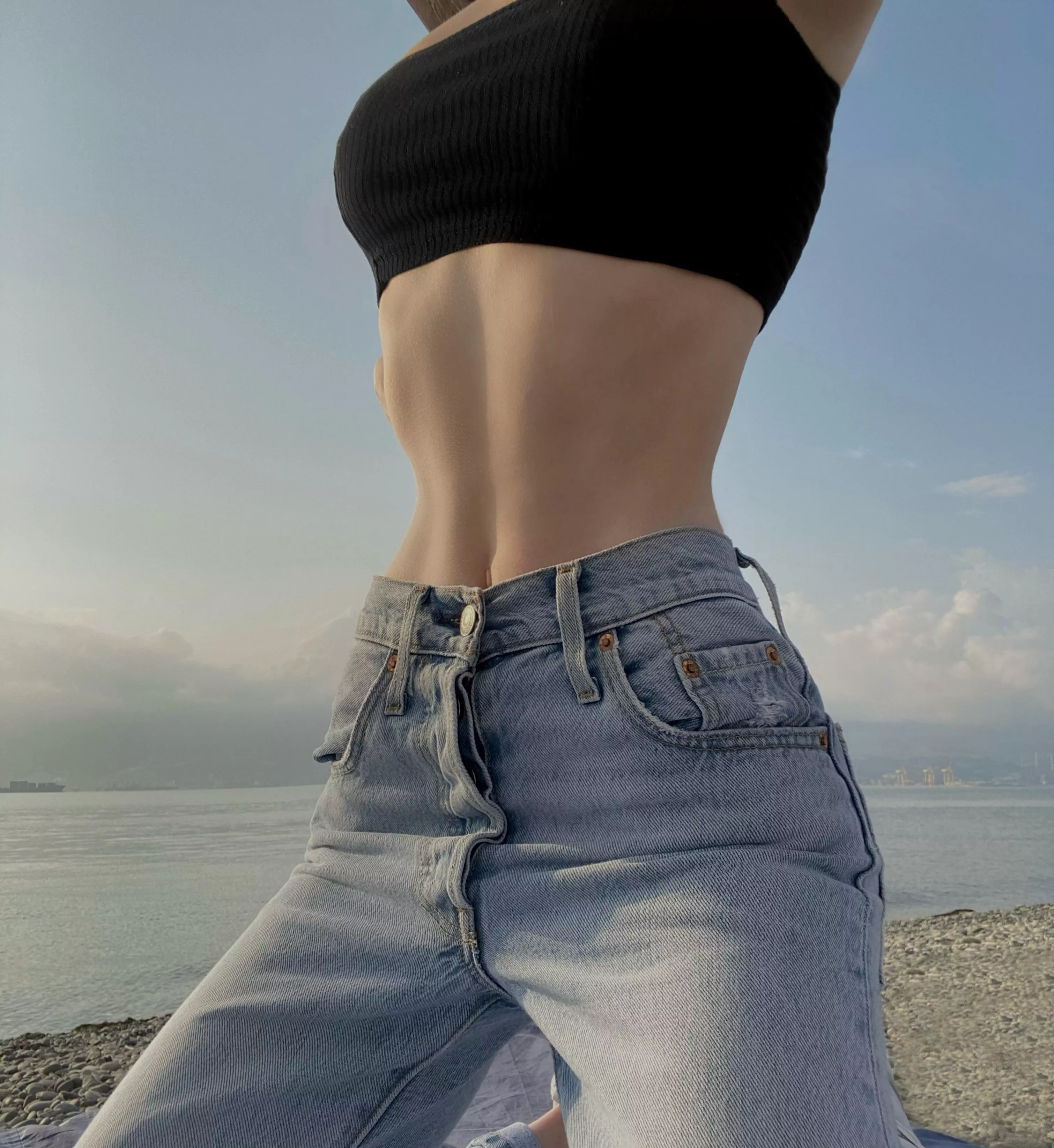 is a thin waist and pale skin your type?🍑