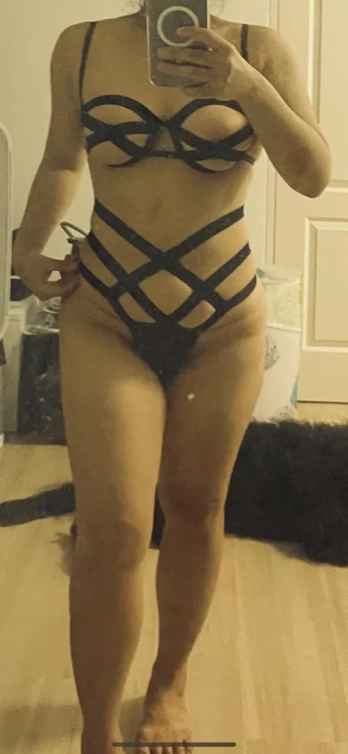 Is anyone like my outfit tonight??