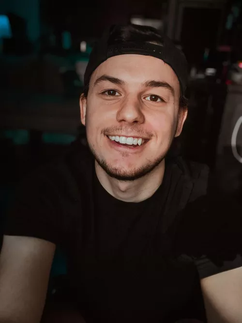 Is it colder in your city or Toronto 🇨🇦? It feels like -28°C here (-18.4°F). Gotta snuggle up and stay warm. ❄️ ☕️