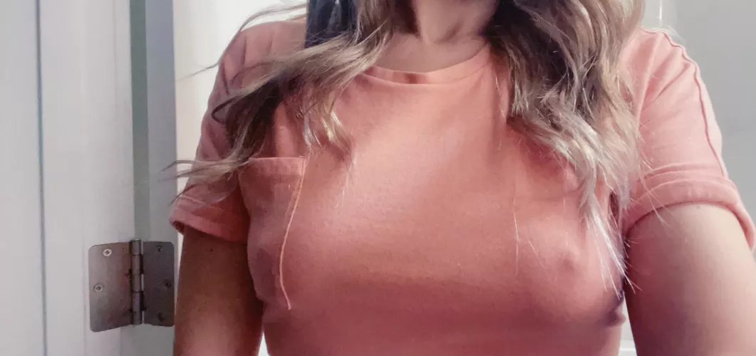 Is it my shirt that is turning heads?!😈😘