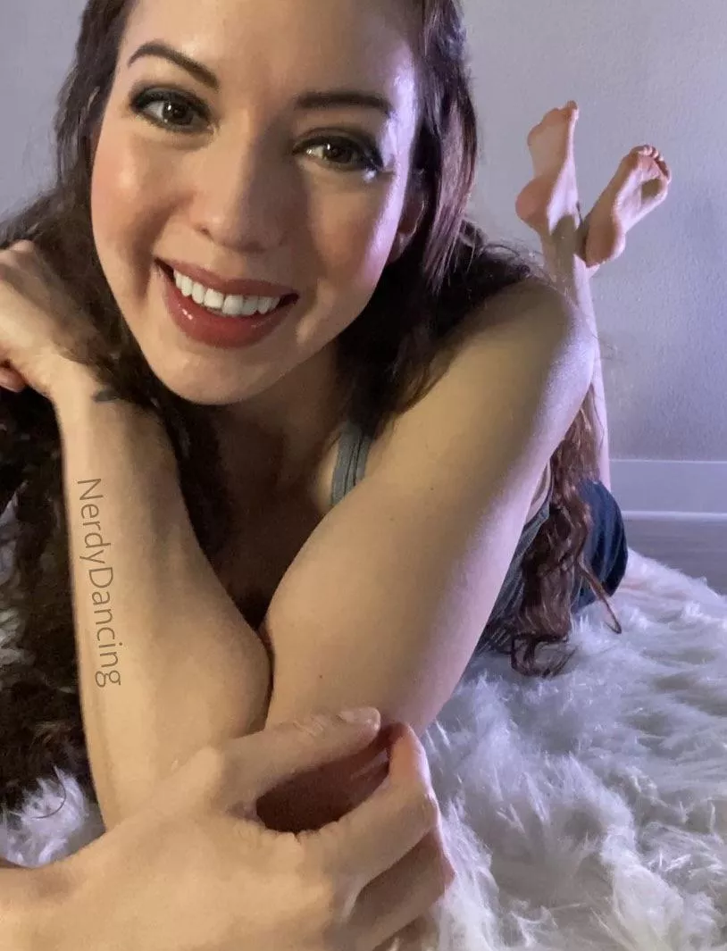 Is it ok if an older doll strikes a casual pose? (42F)