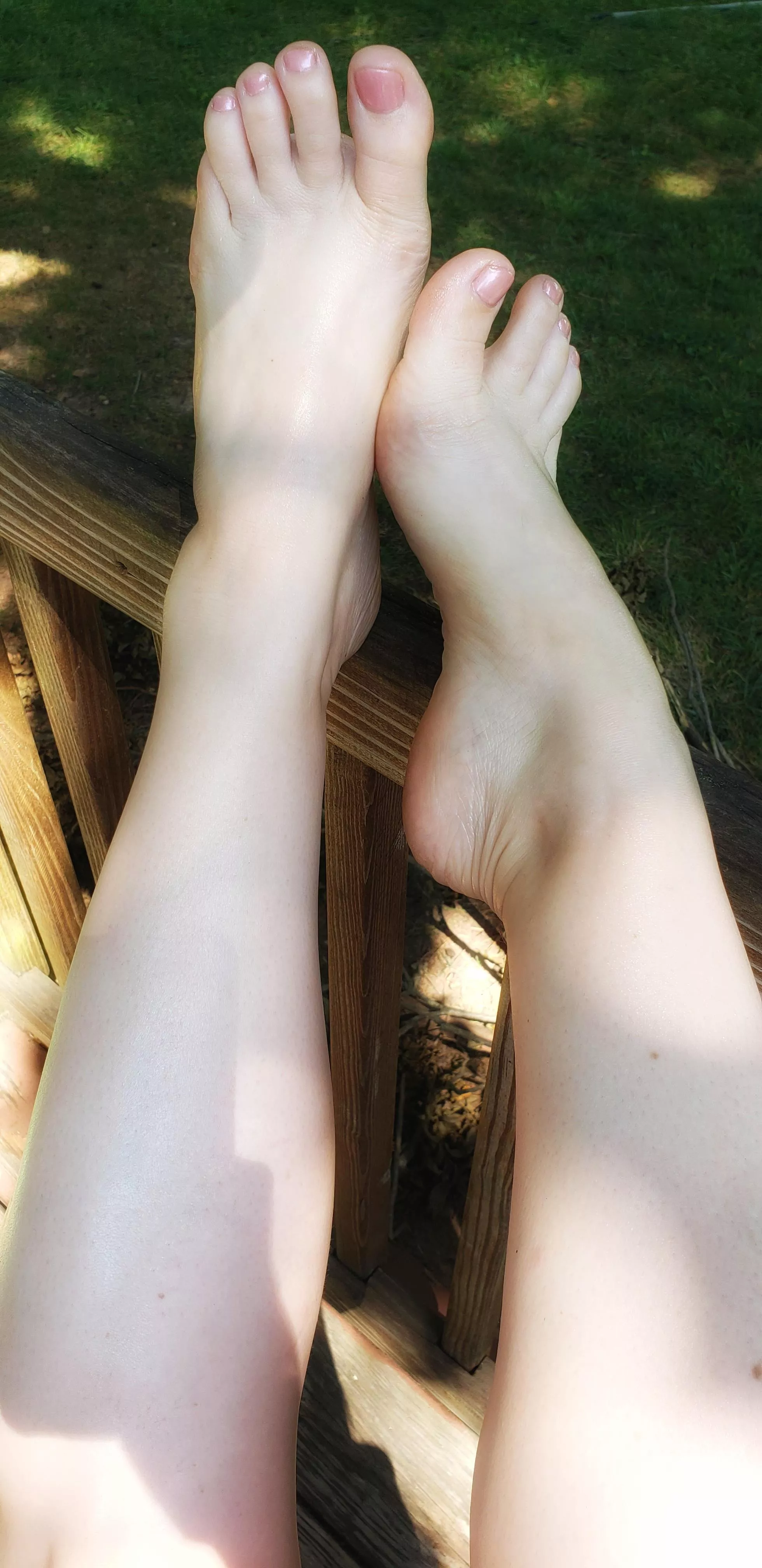 Is it okay if I rest my sweet feet in front of you? DM me or comment babe! 🤍 Is it okay if I rest my sweet feet in front of you? DM me or comment babe! 🤍