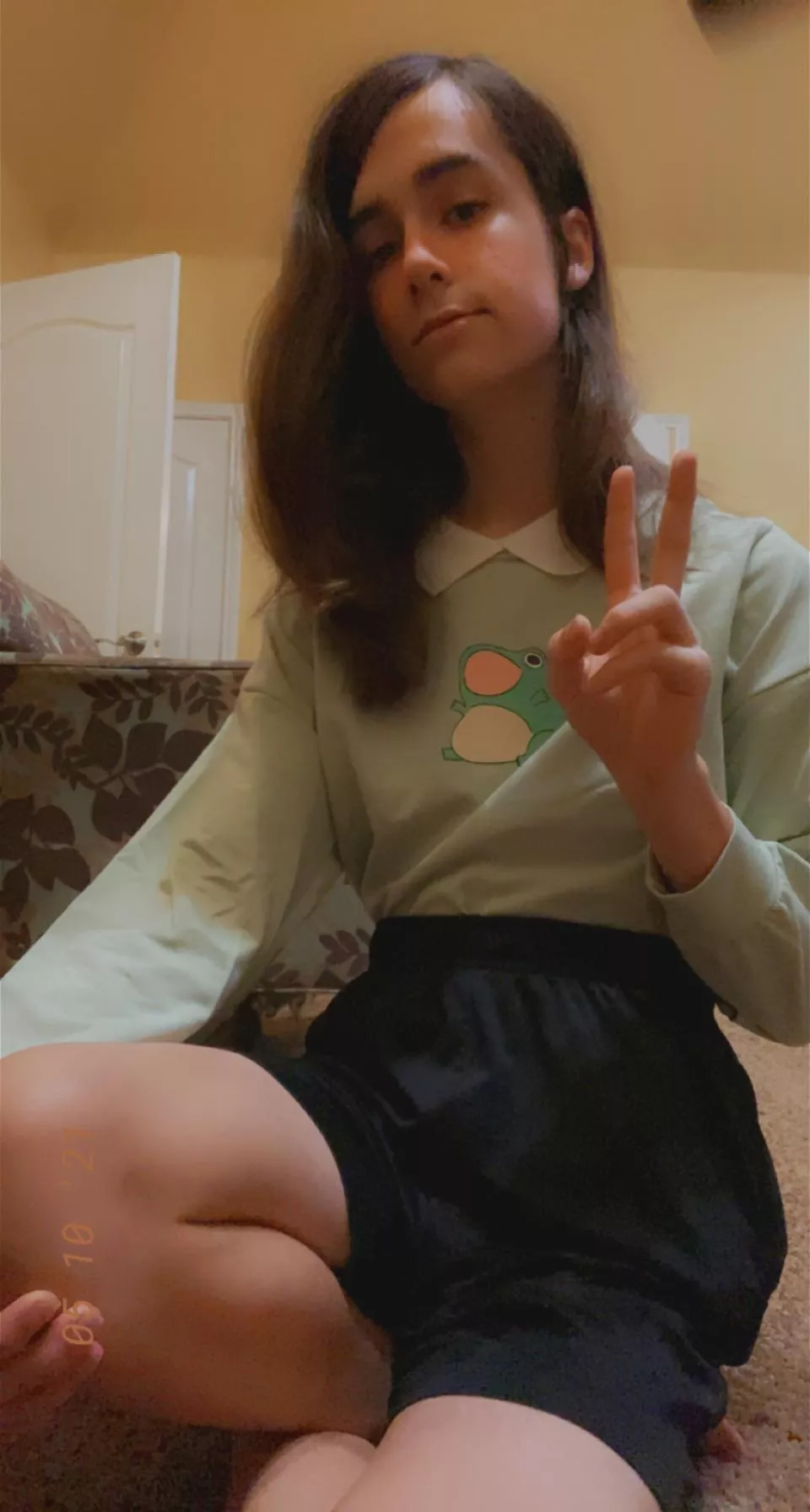 Is it wrong to post on a femboy subreddit when I consider myself trans??? I started out here before I made the decision that I was a girl and I never left… anyways frog 🐸