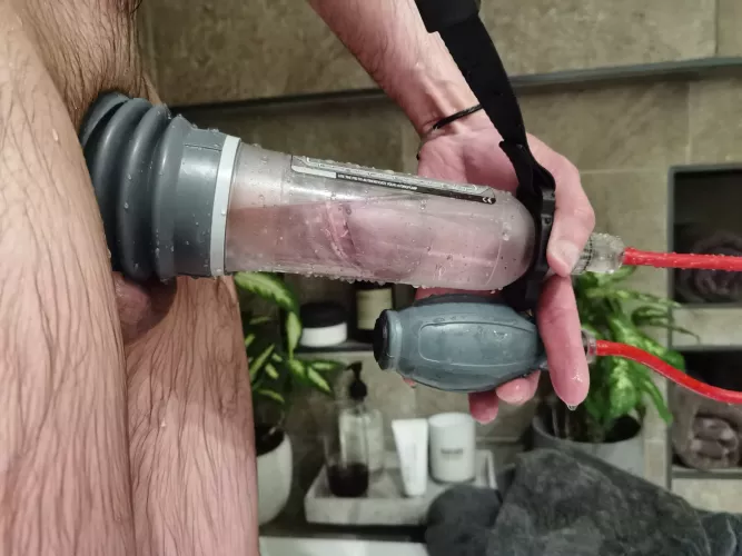 Is my pumping technique right? Been told there shouldn't be air in the tube?