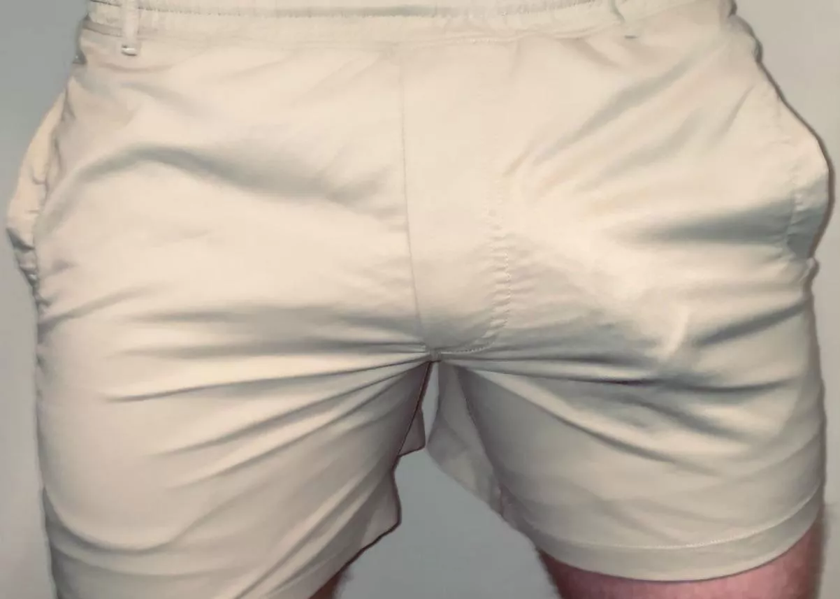 Is my semi bulge that noticeable?🤔 (M20)