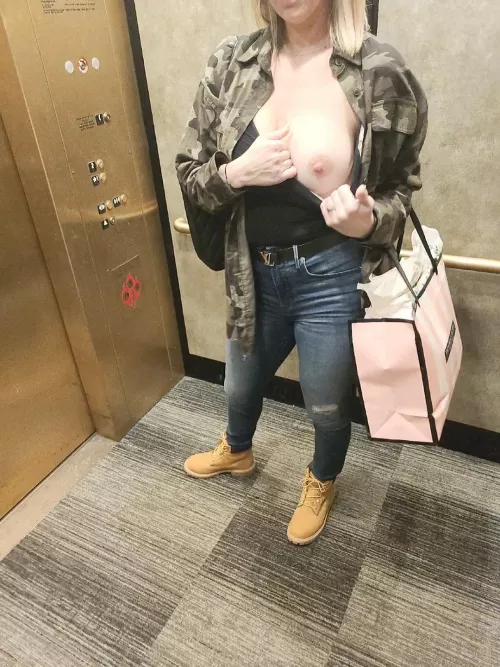 Is there a camera in here......who cares. 🤷‍♀️