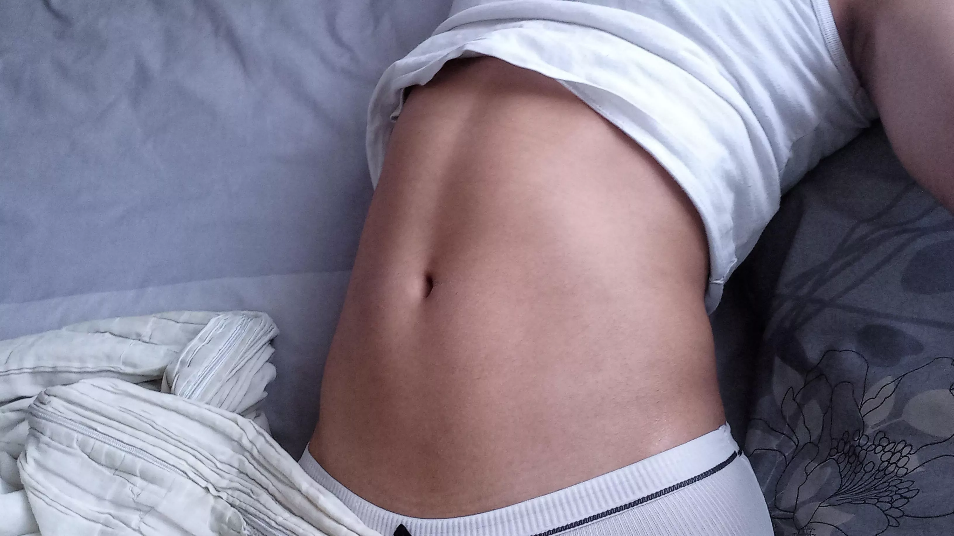 Is this pose doing a good job showing off my belly button?