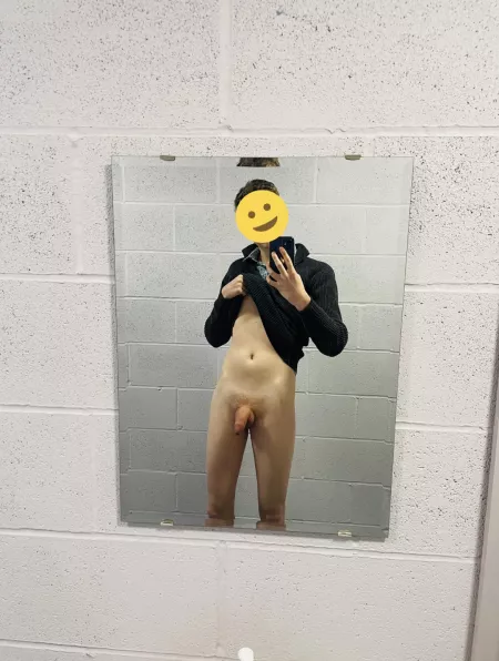 Is this what public toilet mirrors are for? 🤭🙈