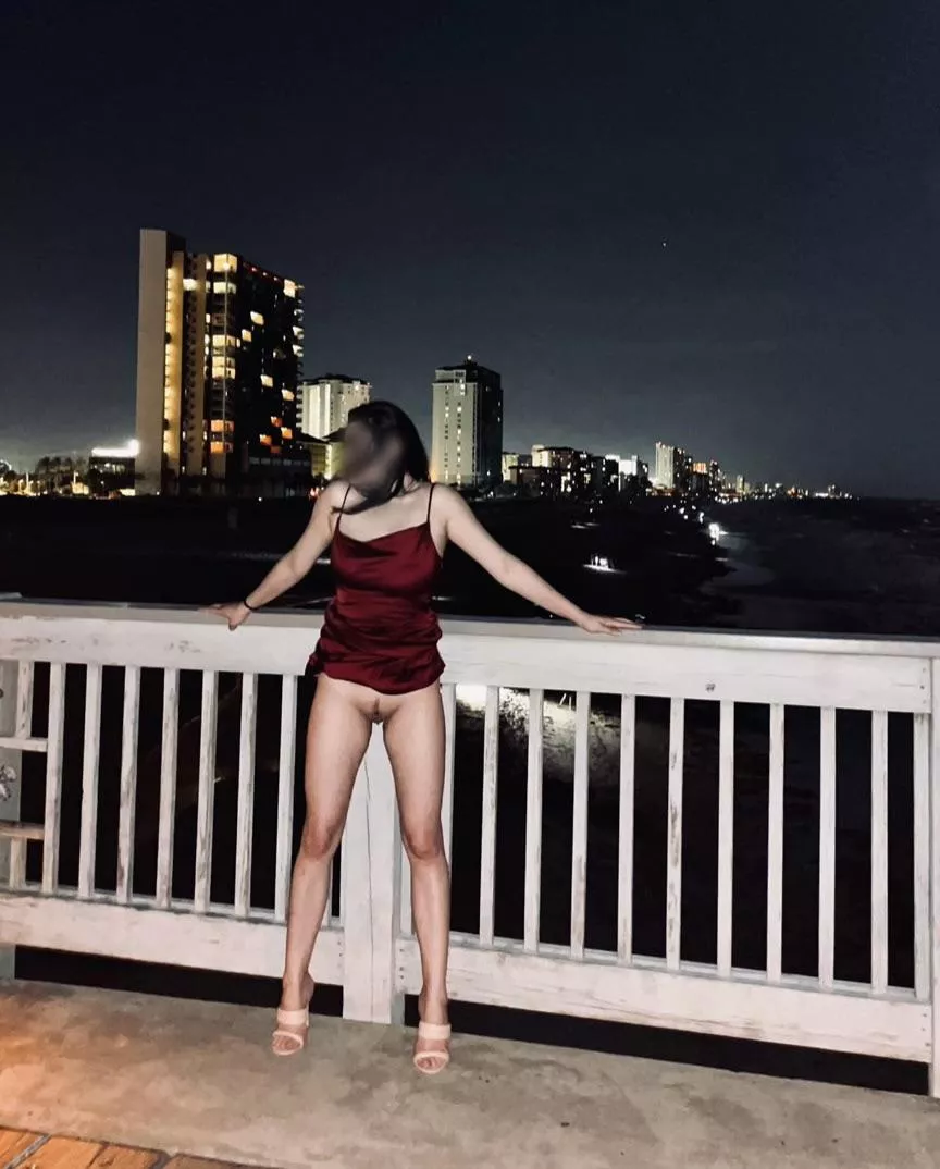 It sure was windy on that pier [f]