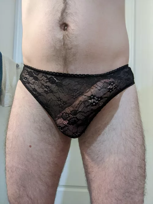 It's 2022, lace shouldn't just be gendered anymore