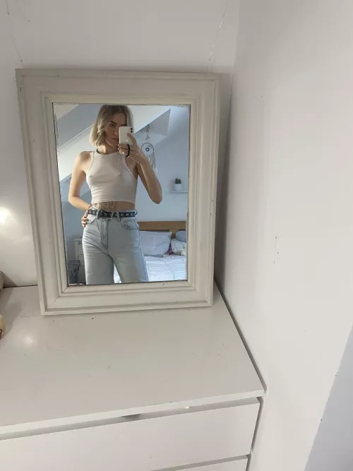 It’s a bit chilly today👀❤️ [F]