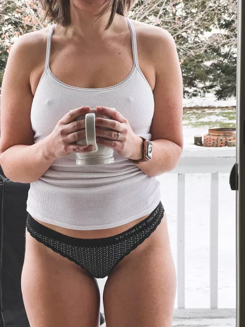 It’s a bit nippily outside 🥶☕️ [f]