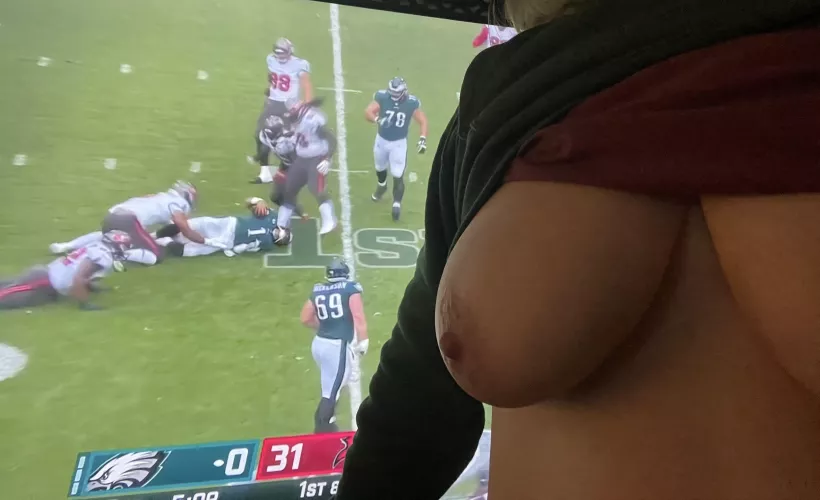 It’s a (f)ootball and titties kind of day