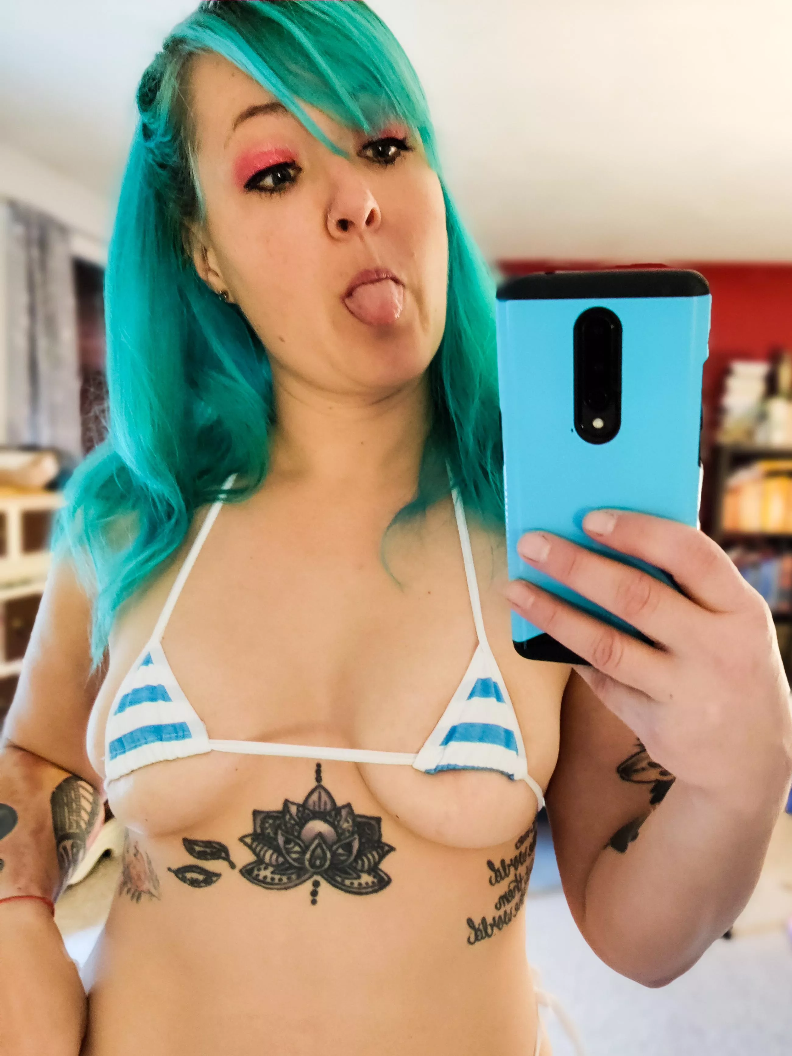 It's a good day to stick my tongue out. It's a good day to stick my tongue out.