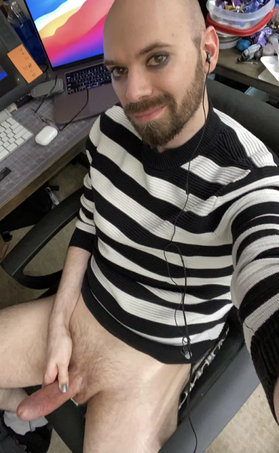 It’s a little cold in here, maybe you can help this Goth guy keep warm? DMs open to chat! It’s a little cold in here, maybe you can help this Goth guy keep warm? DMs open to chat!