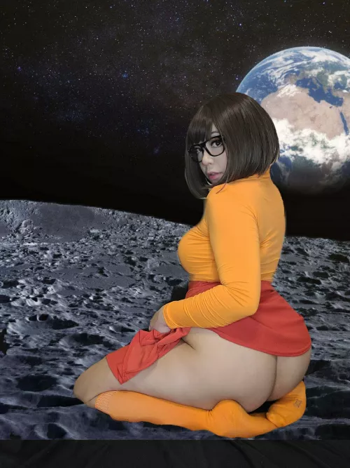 It's a little tough twerking my fat ass on the moon, but I have a mystery to solve so here we are.