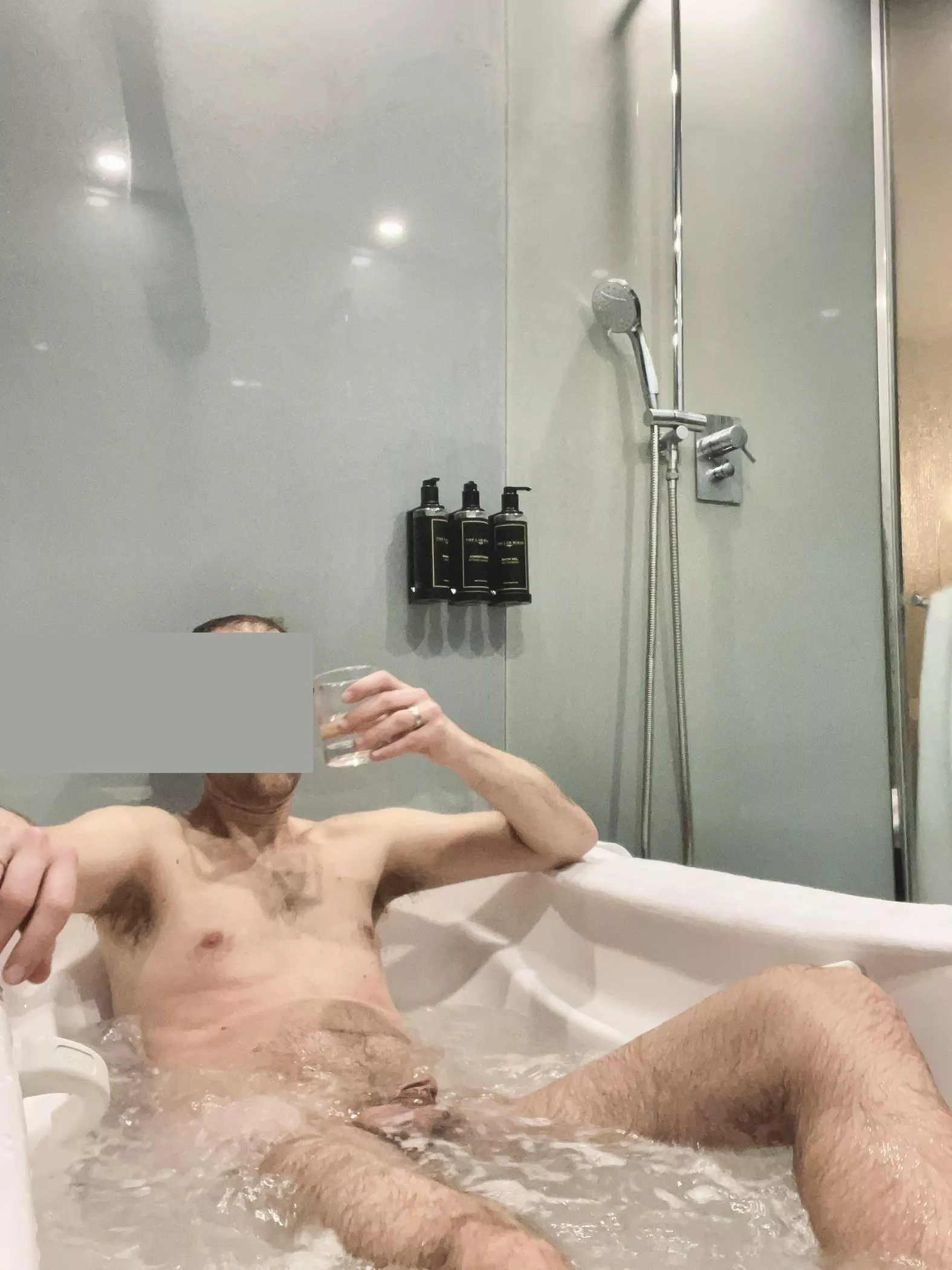 It’s a room with two showers and a large hot tub. All of you can join now, together.