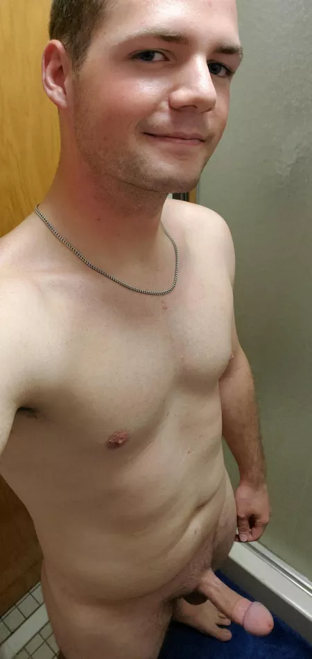 its been a week since ive cum and its going to be alot when I do π
