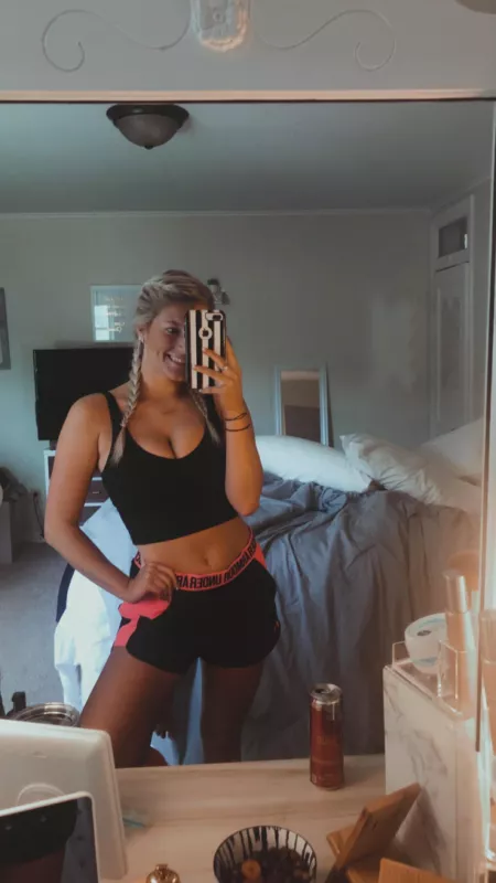 It’s been a while since I posted🤭 Ready for a run💁🏼♀️