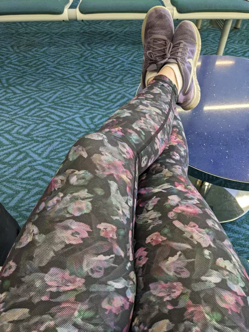 It's below freezing at home, but still yoga pants weather in the airport terminal. ✈️
