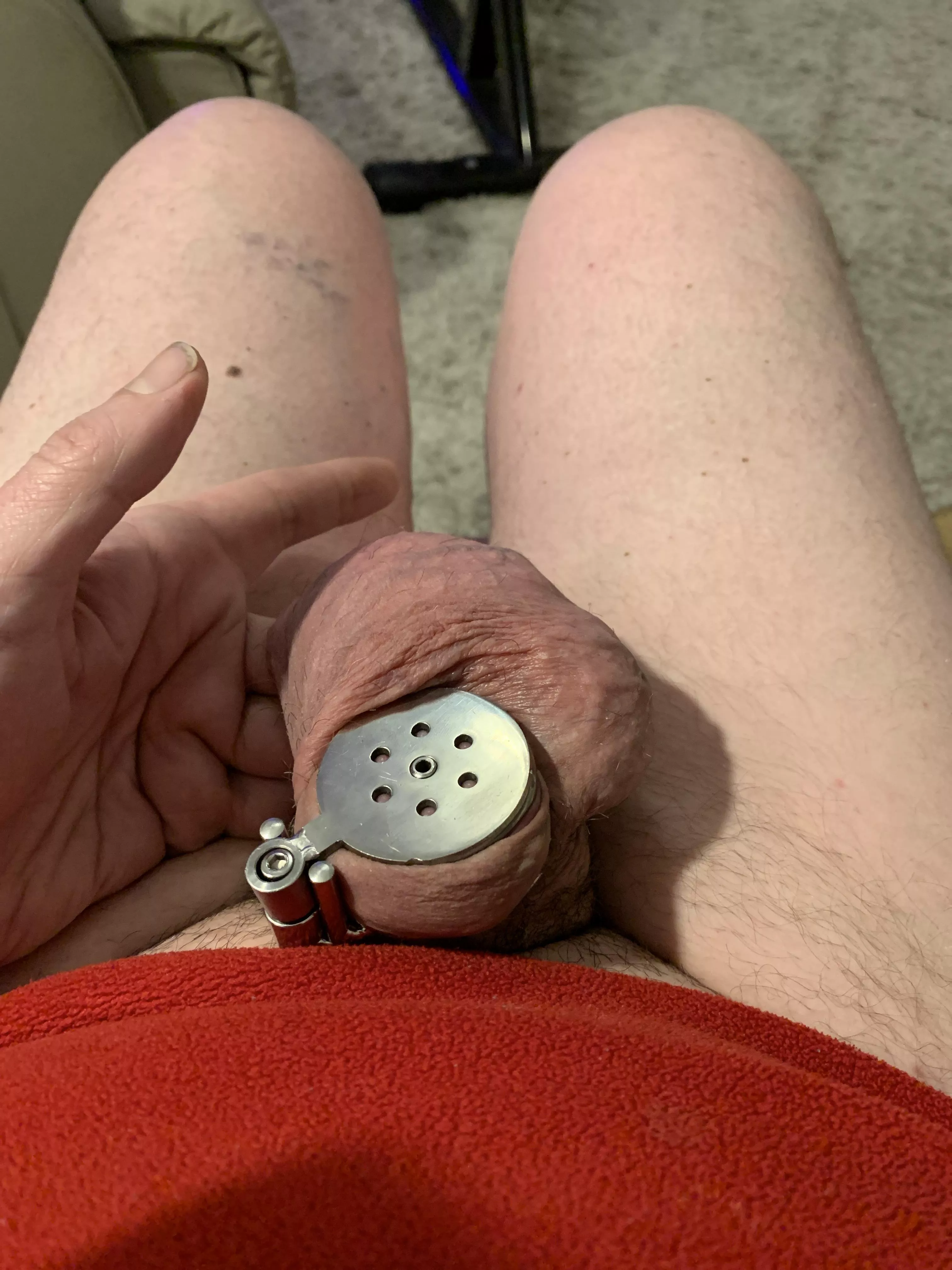 It’s comfortable but hard to put on so should I just wear it forever there’s no key