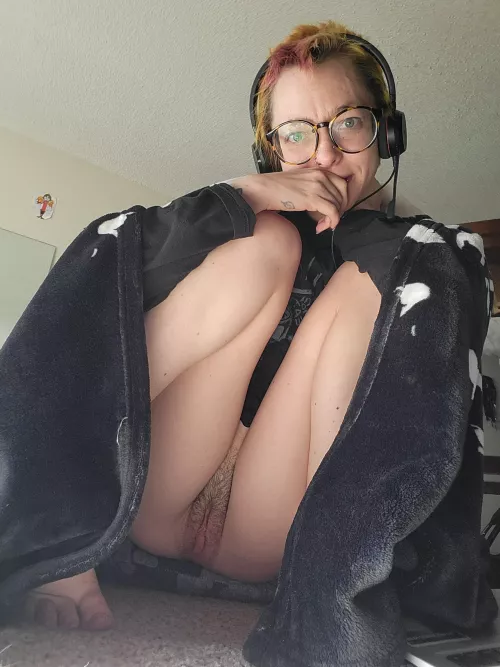 It's cozy under the blanket