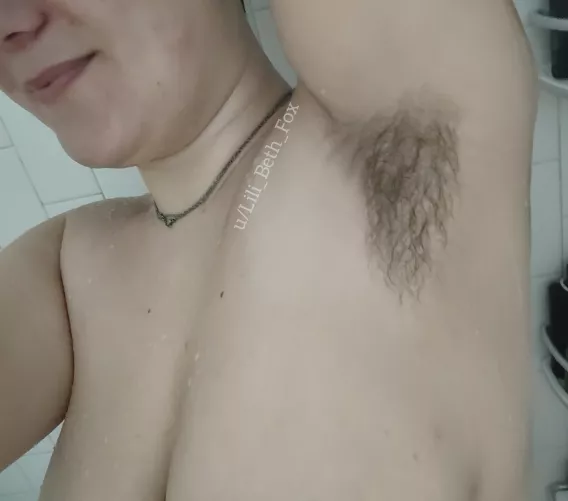 It's finally long enough to lay flat when it's wet! 😍💦