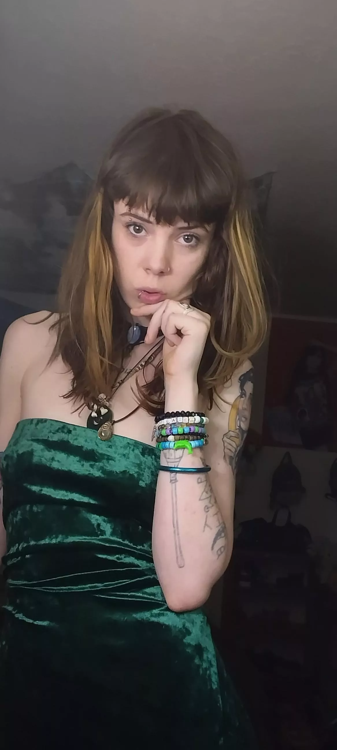 It's generous of Me to even let you look at Me... Unbelievable that you can do even more!! 👠 Sessions, Ownership, Customs, Findom Drain Wheelspin Blackmail & more [selling]