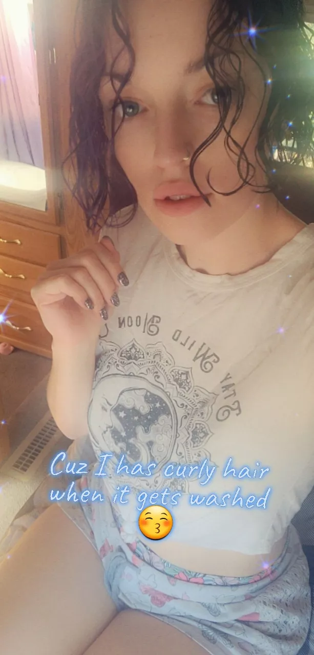 its gonna be sooooo floofy later dada😂 but i took my shower i swear 😚😇