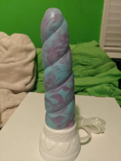 It's here!!! Definitely underestimated the size o.o ( Medium Mystic, soft/firm, suction cup, cum tube)
