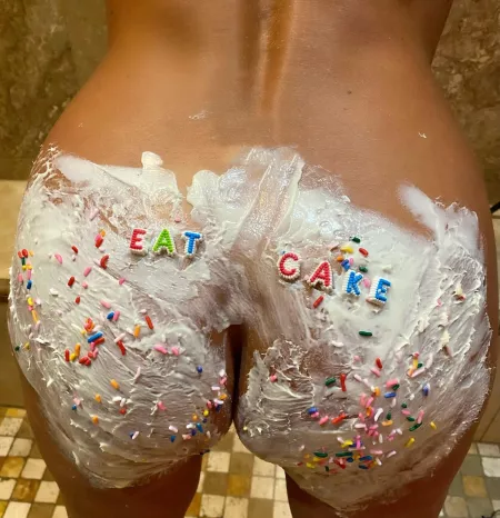 Itโs Hump Day & my Birthday!! Letโs eat Cake!!