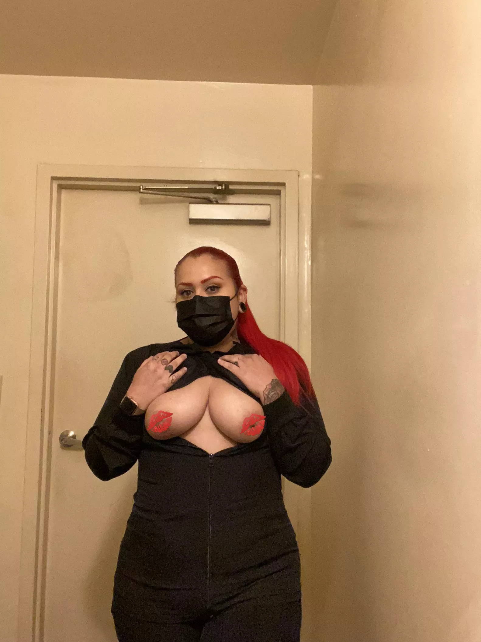 It’s Hump Day!!!! One of the few days I actually go into the office. I love to be daring. 😉😘💋💋💋