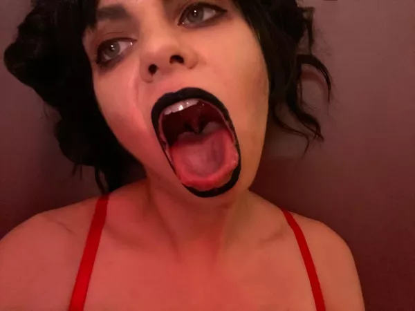 Itβs just me, your Internet goth gf asking how far you wanna look inside? π