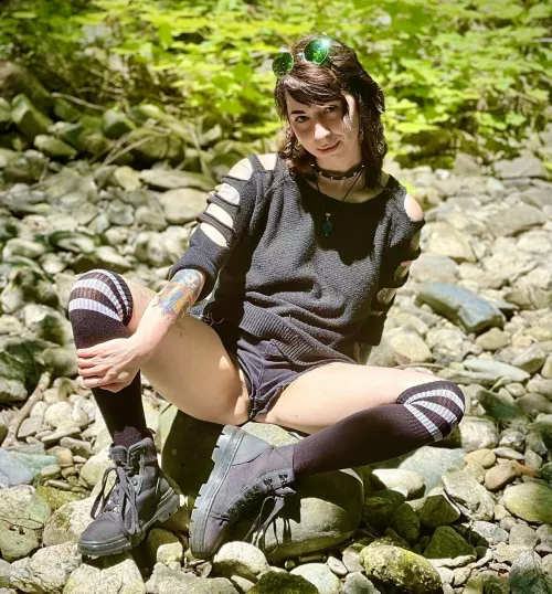 It’s my birthday at midnight 🥳 Who’s going to spoil me?? 🥰