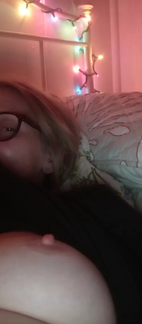 It's my cake day so here's my tit π€