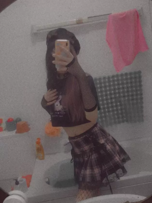 It's my first time wearing a wig i'm kinda feeling myself rn 😳