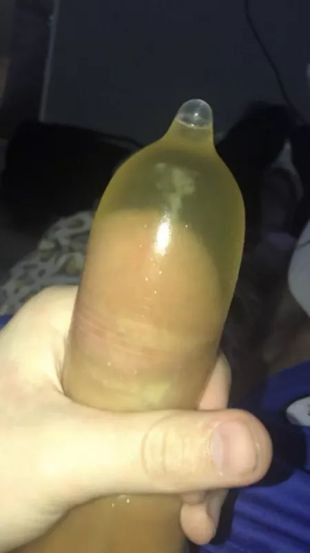 itβs nice to cum in a piss filled condom πM18