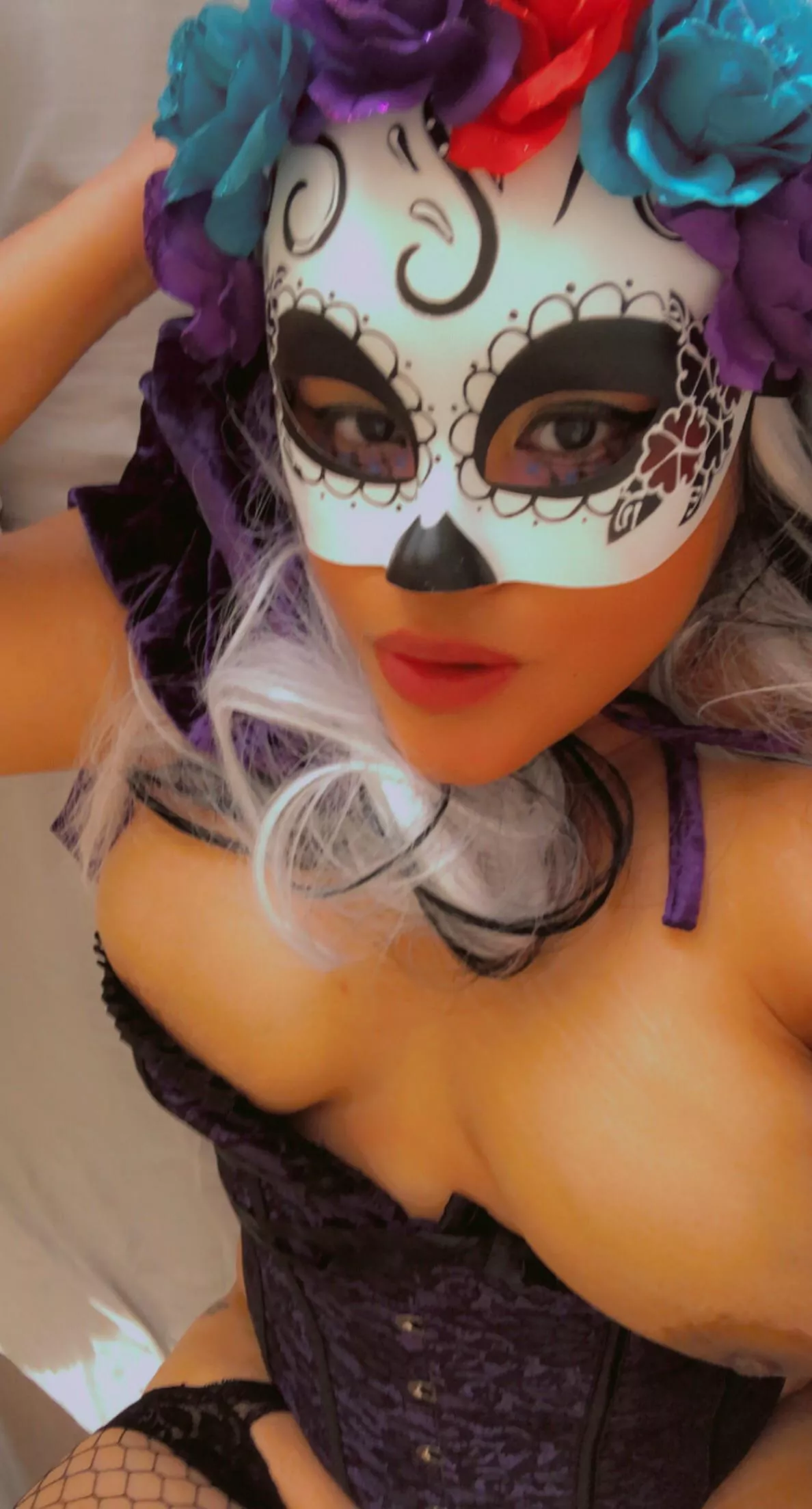 It's not cheating if I wear a mask right?!?🎃🎃😈🤤 It's not cheating if I wear a mask right?!?🎃🎃😈🤤