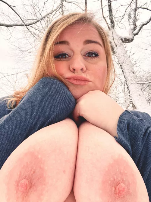 It’s so cold out 😜😘