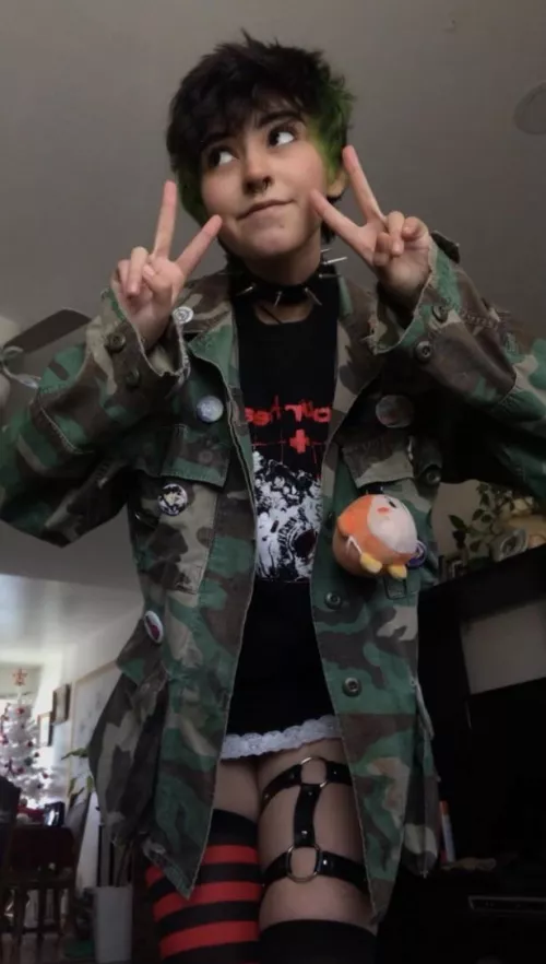 i’ve been feeling really insecure lately but i felt cute today! c,: especially in this outfit v: