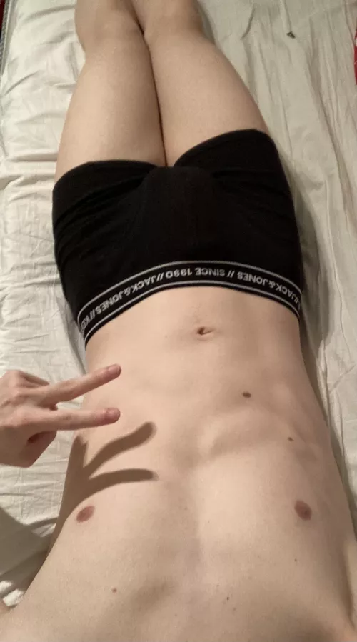 Ive been in bed almost the whole day ._. Have felt sick :(