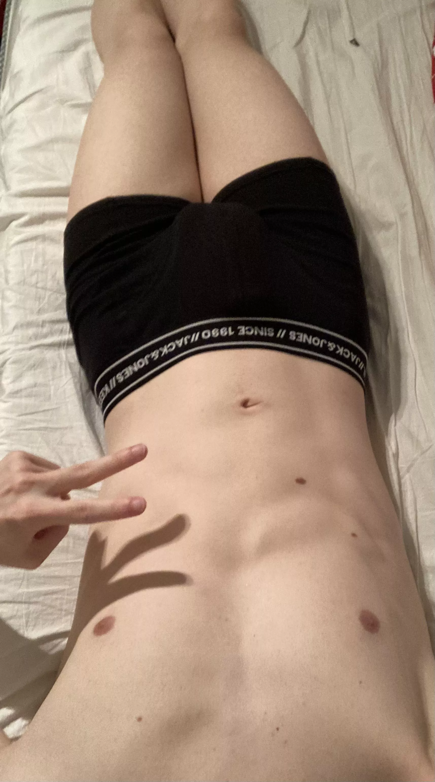 Ive been in bed almost the whole day ._. Have felt sick :(