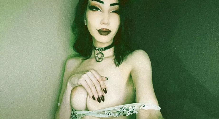 ive been told im a handful 😚