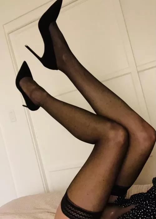I’ve been told legs for days…what do you think? 🤔💋