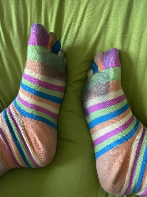 Iβve worn these the past 2 12+hr shifts at work and theyβve been busy. These puppies are suuuuuper sweaty. I only take them off when I shower? Donβt you want a sniff? Put your nose between my toes! DM if interested.