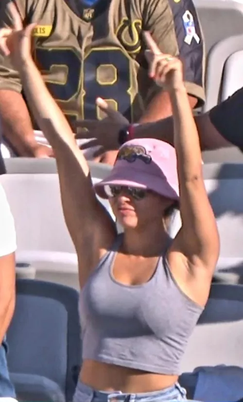 Jags fans enjoying the day.