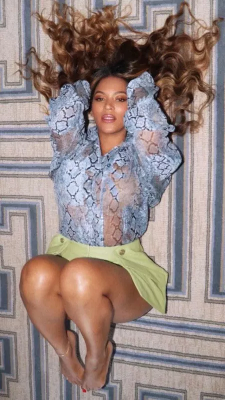 Jerking to Beyoncé and her feet