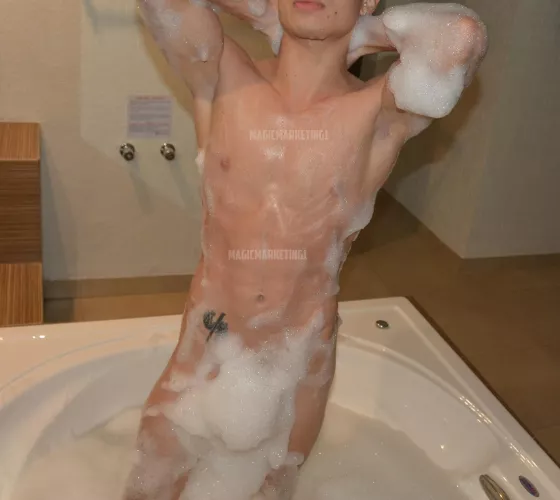 Join me in the Jacuzzi 😈