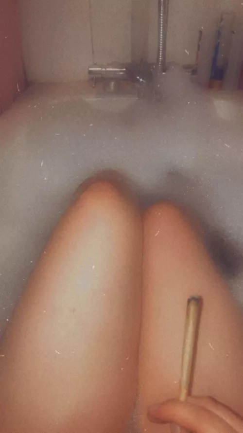 Joint in the bath ๐ add my snap - xamywrightxx