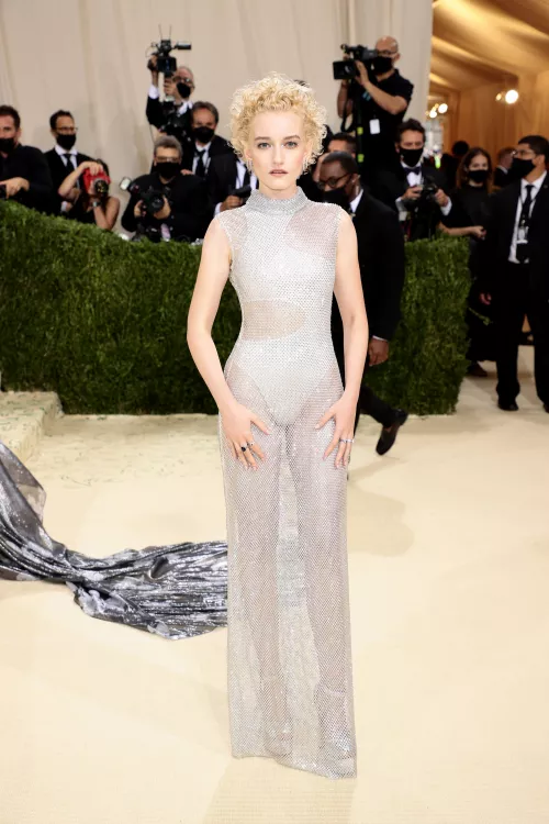 Julia Garner, Met Gala, my god